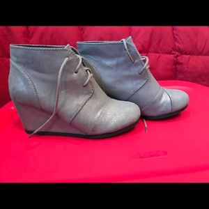 City classified wedges booties.