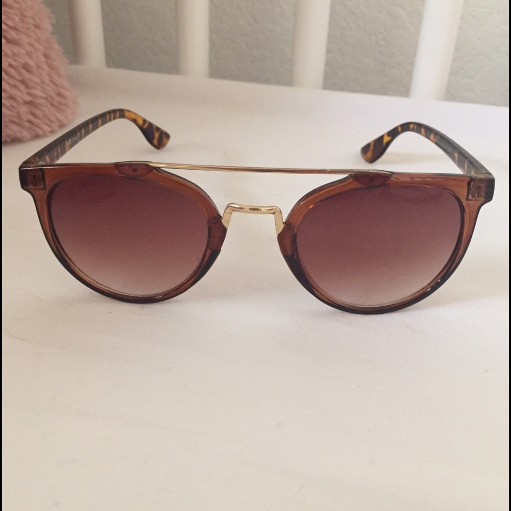 Brown sunnies. Never worn. Super cute!
