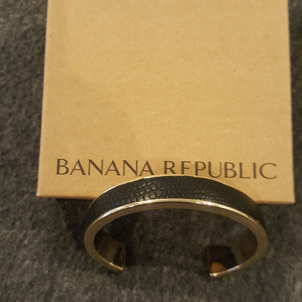Brand new Banana Republic bangle - black