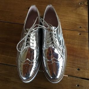 Shelly’s London Silver Oxfords; size 39.