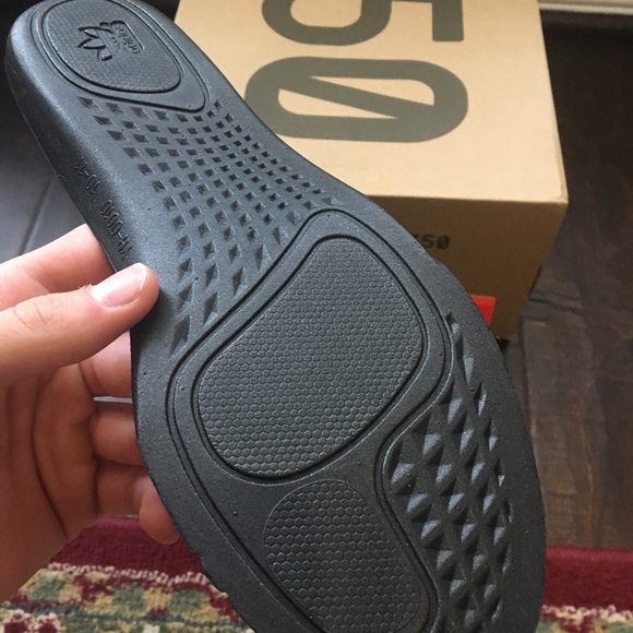 Yeezy - Picture 7 of 8