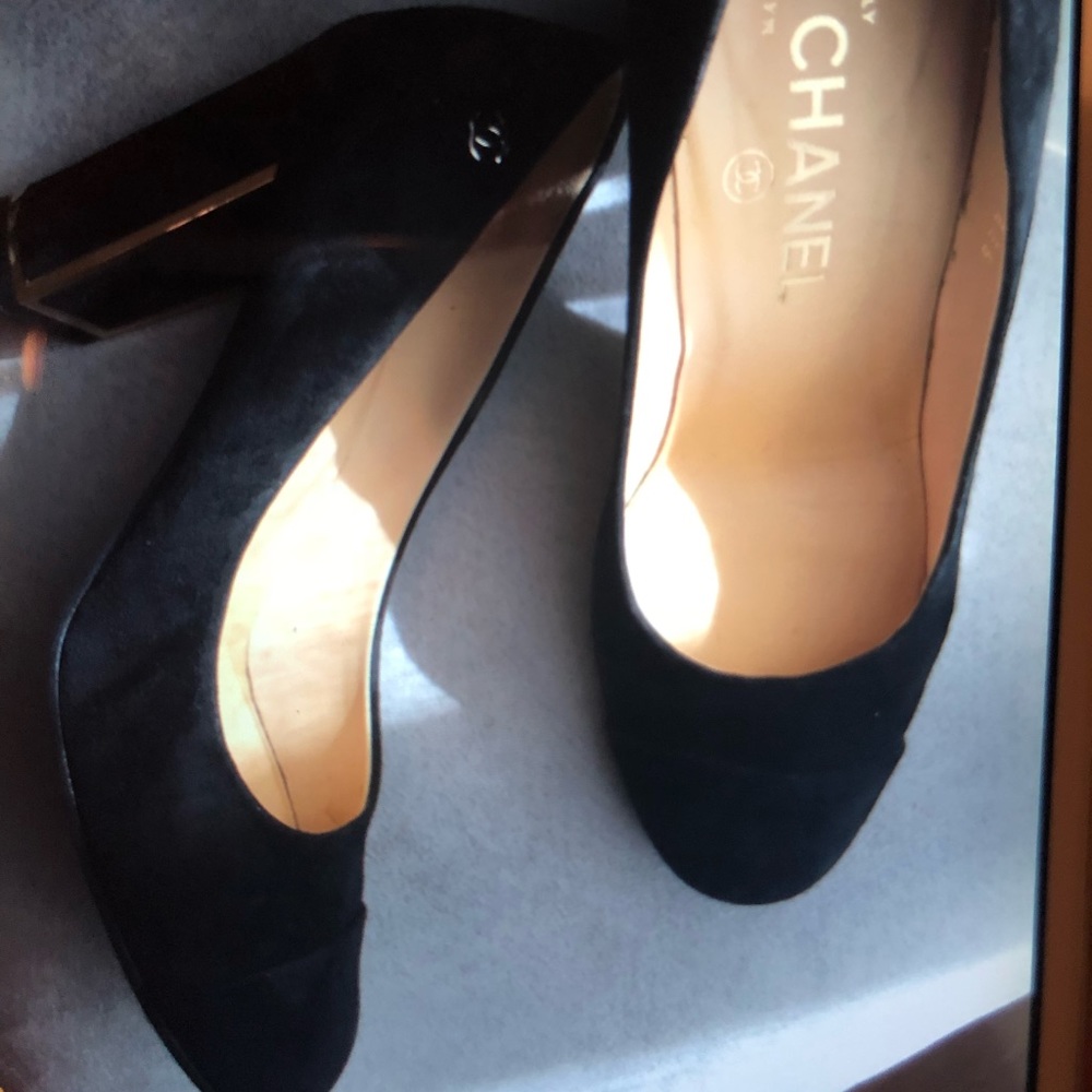 Size 37.5. Great condition. Super comfortable ❤️