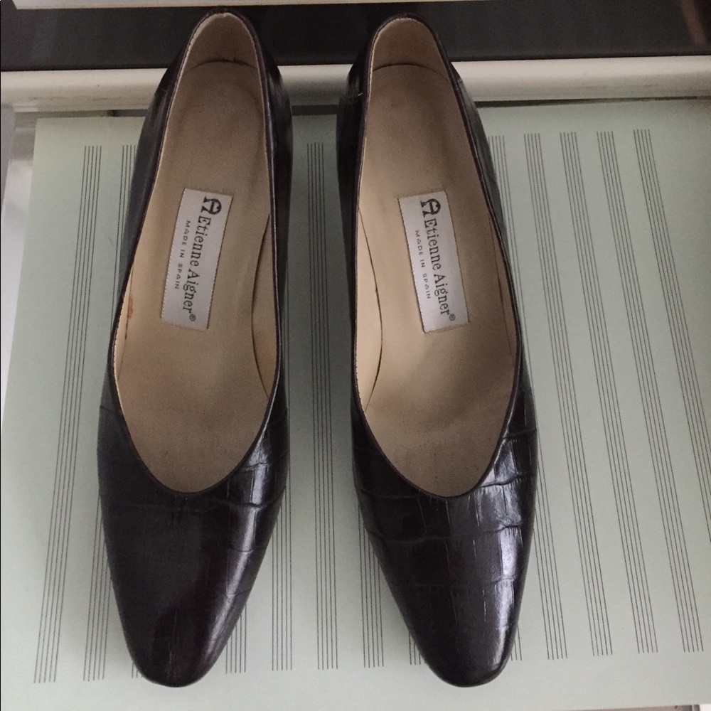 Etienne Aigner 7.5 M brown leather heels.