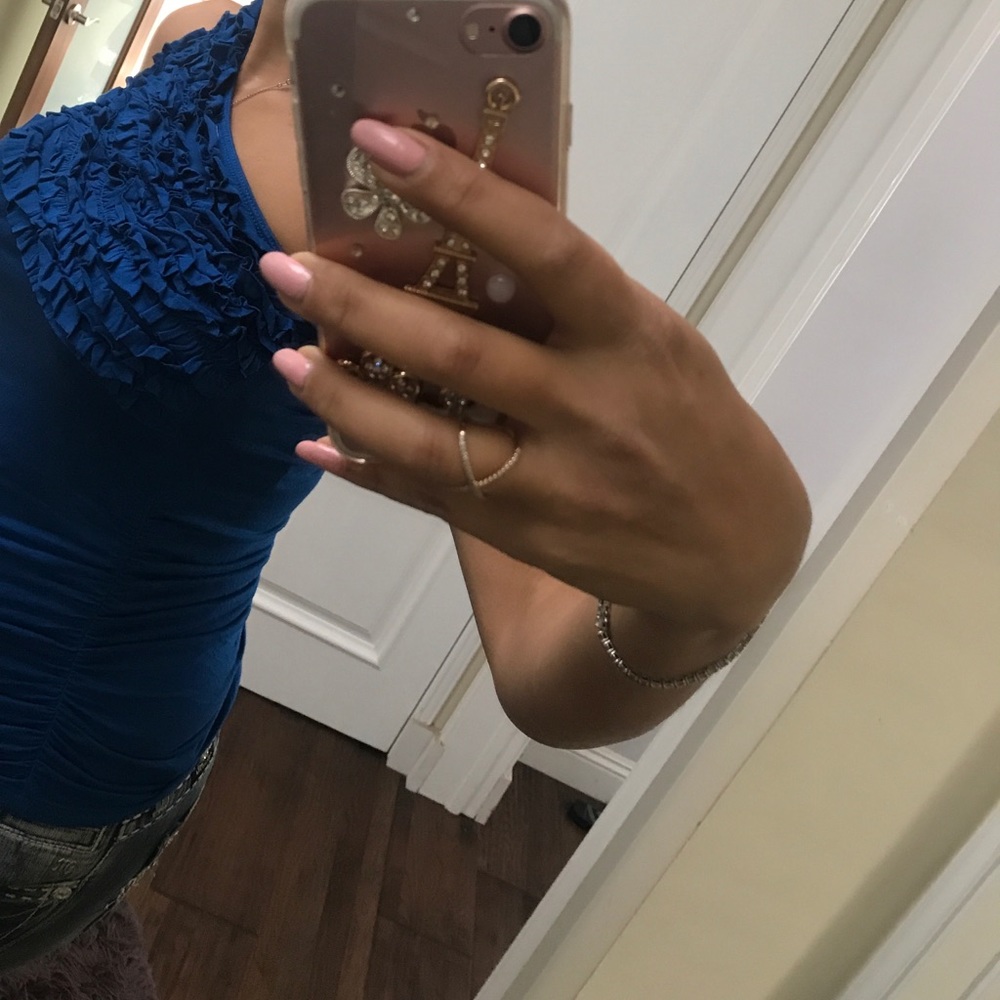 One shoulder top