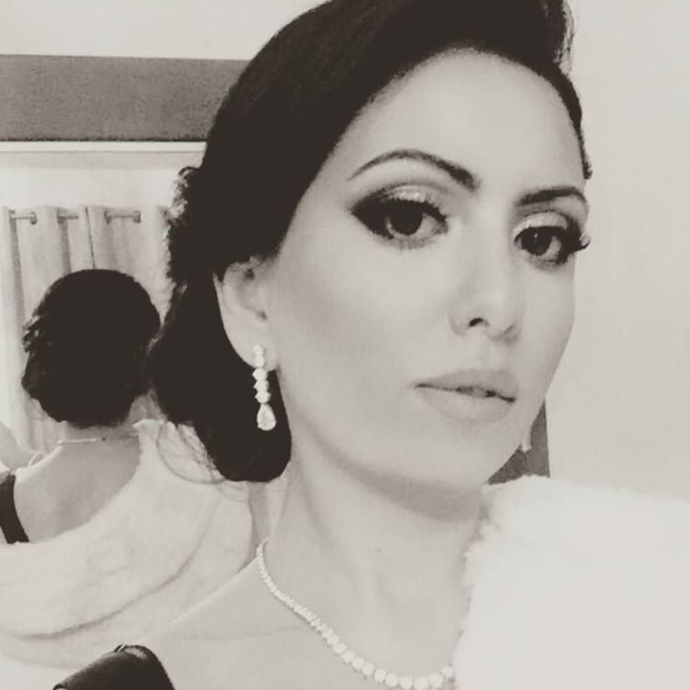 Meet your Posher, Esmira