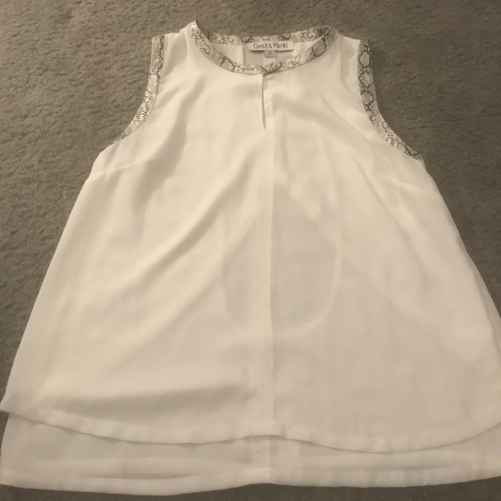 White sleeveless top with snakeskin