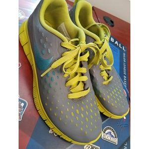 Boys Nike size 5 big kids