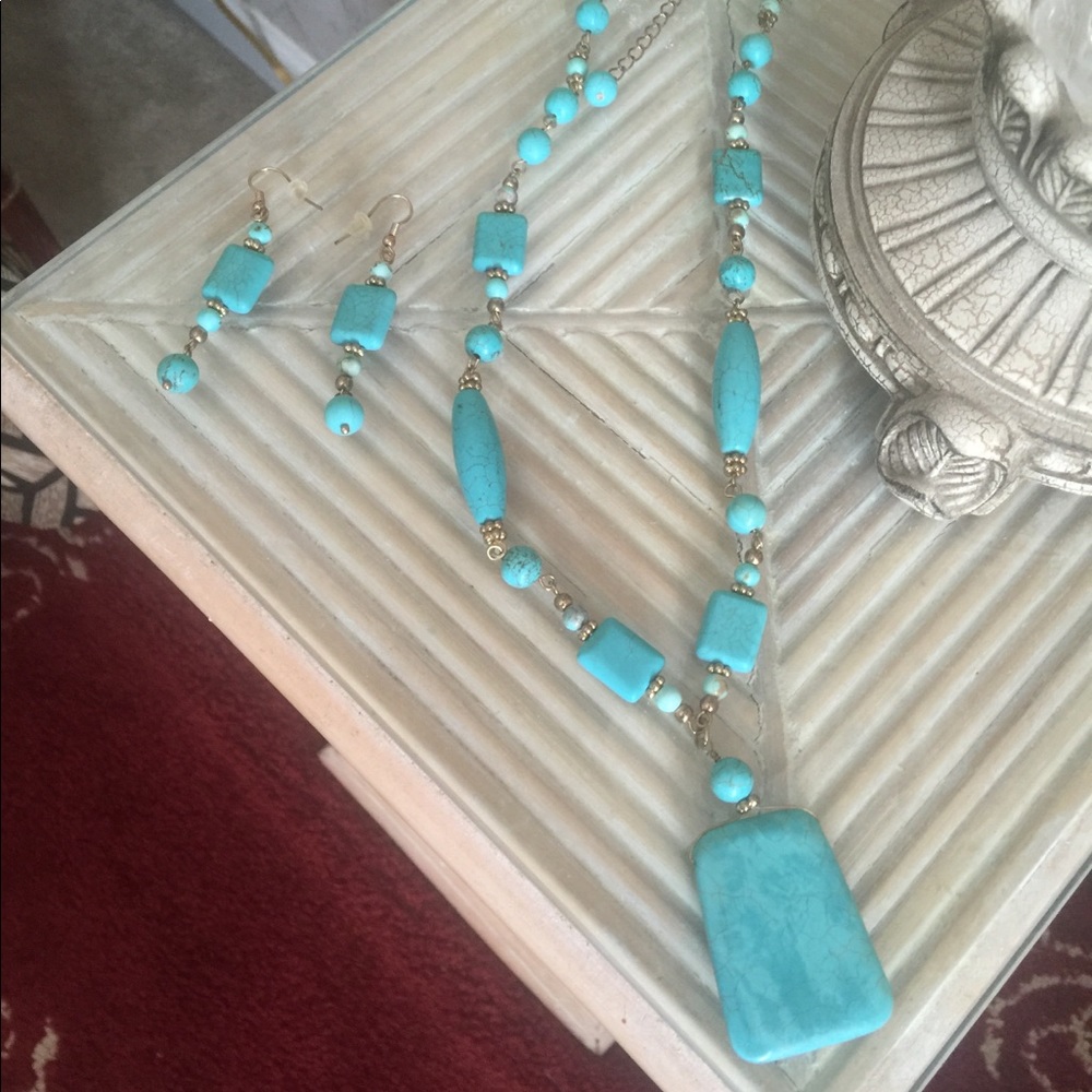 Ladies Turquoise necklace.