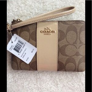 💕COACH CORNER ZIP WRISTLET💕