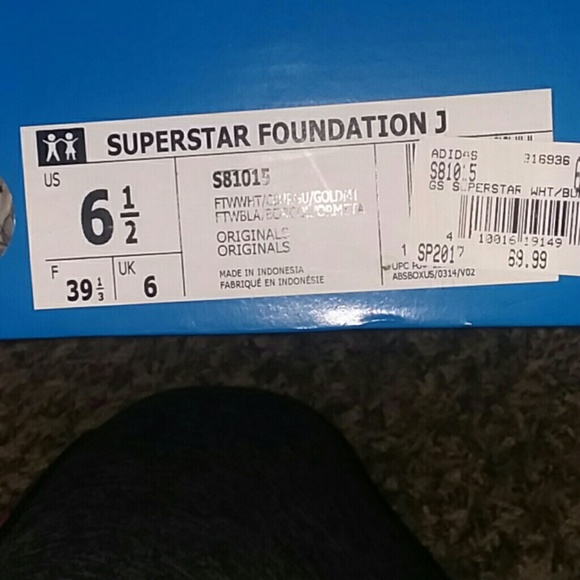 Adidas shoes - Picture 1 of 3