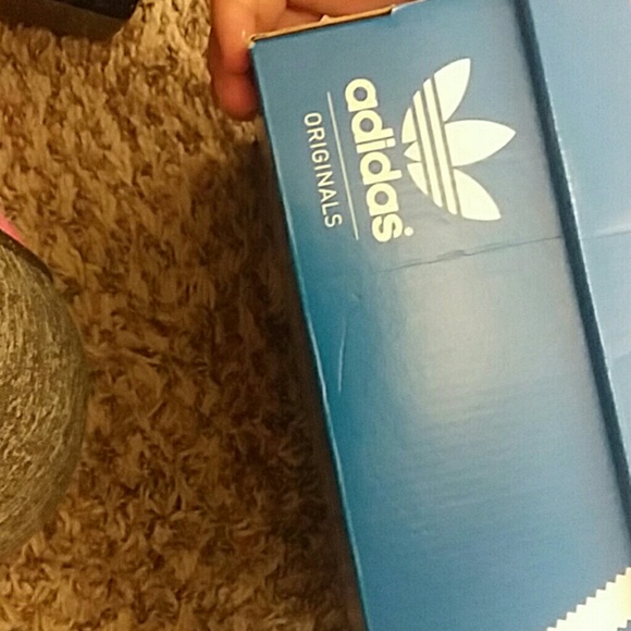 Adidas shoes - Picture 3 of 3