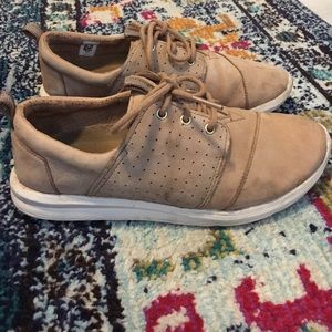 Toms sneakers