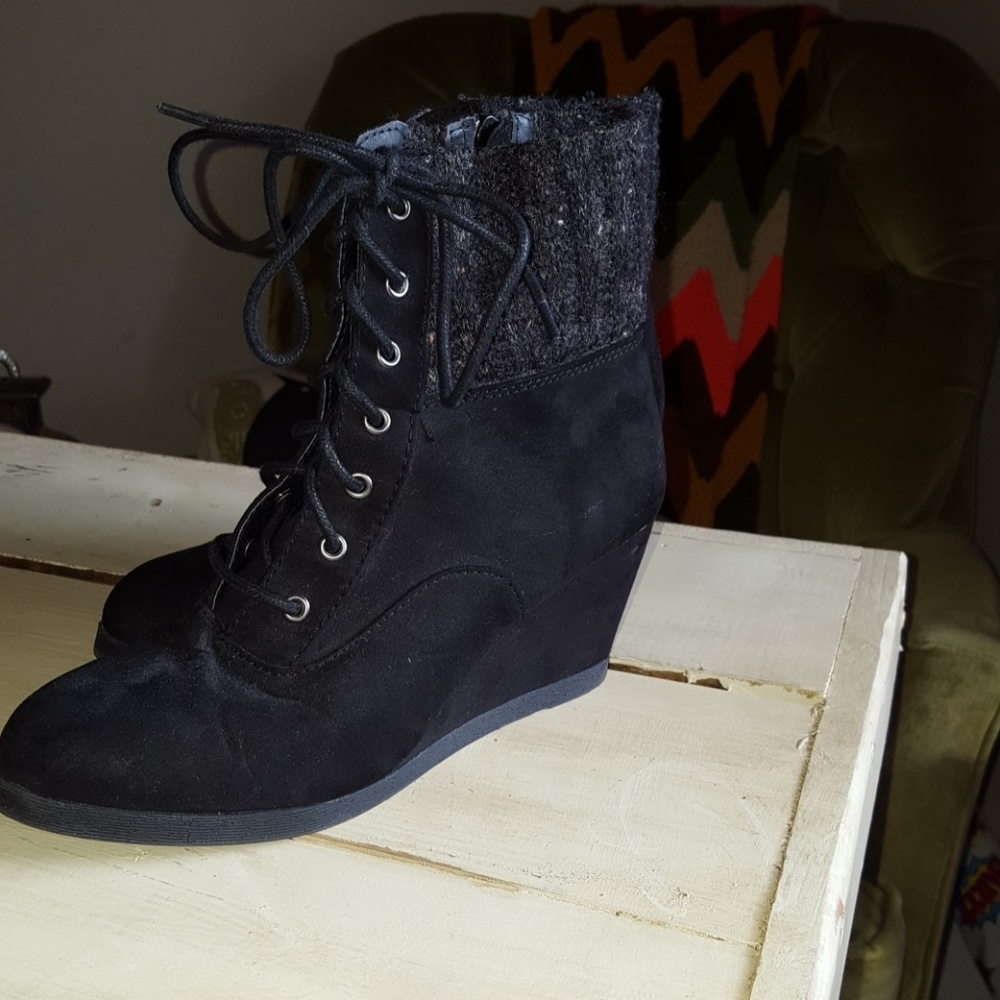 So brand black and gray ankle booties