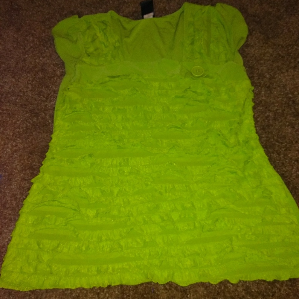 Cute green top