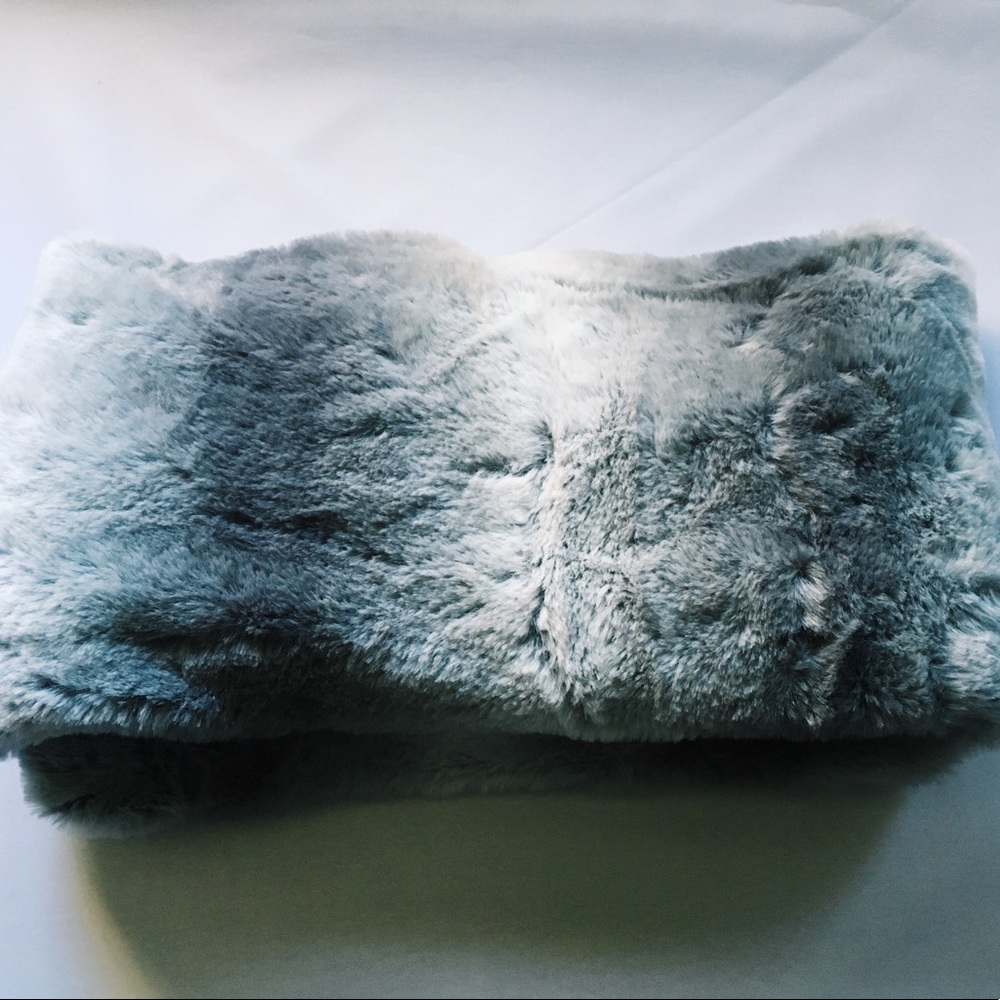 ❤ Grey Ombre Infinity Faux Fur Scarf - Picture 6 of 6