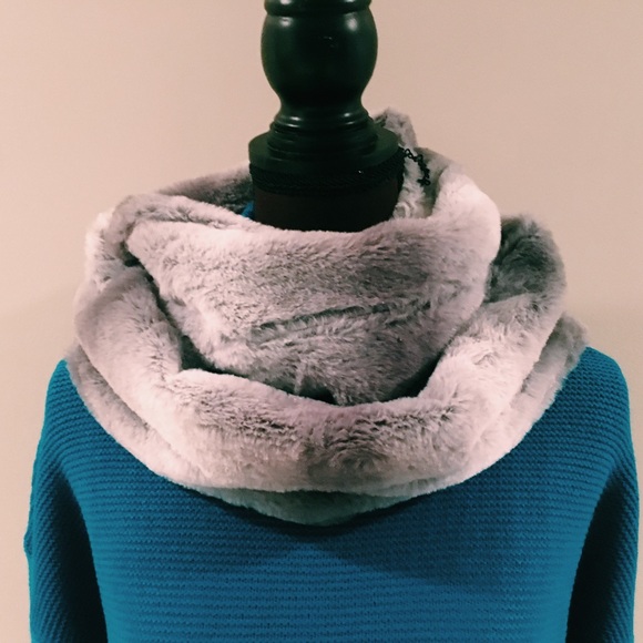 ❤ Grey Ombre Infinity Faux Fur Scarf - Picture 5 of 6