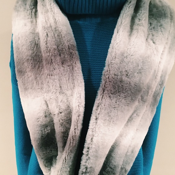 ❤ Grey Ombre Infinity Faux Fur Scarf - Picture 4 of 6