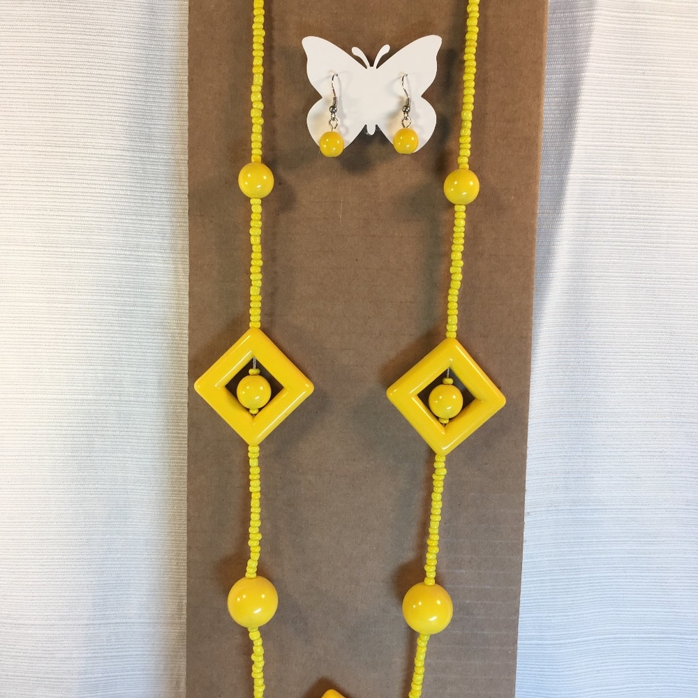 Vintage Mod Yellow Necklace and Earring Set