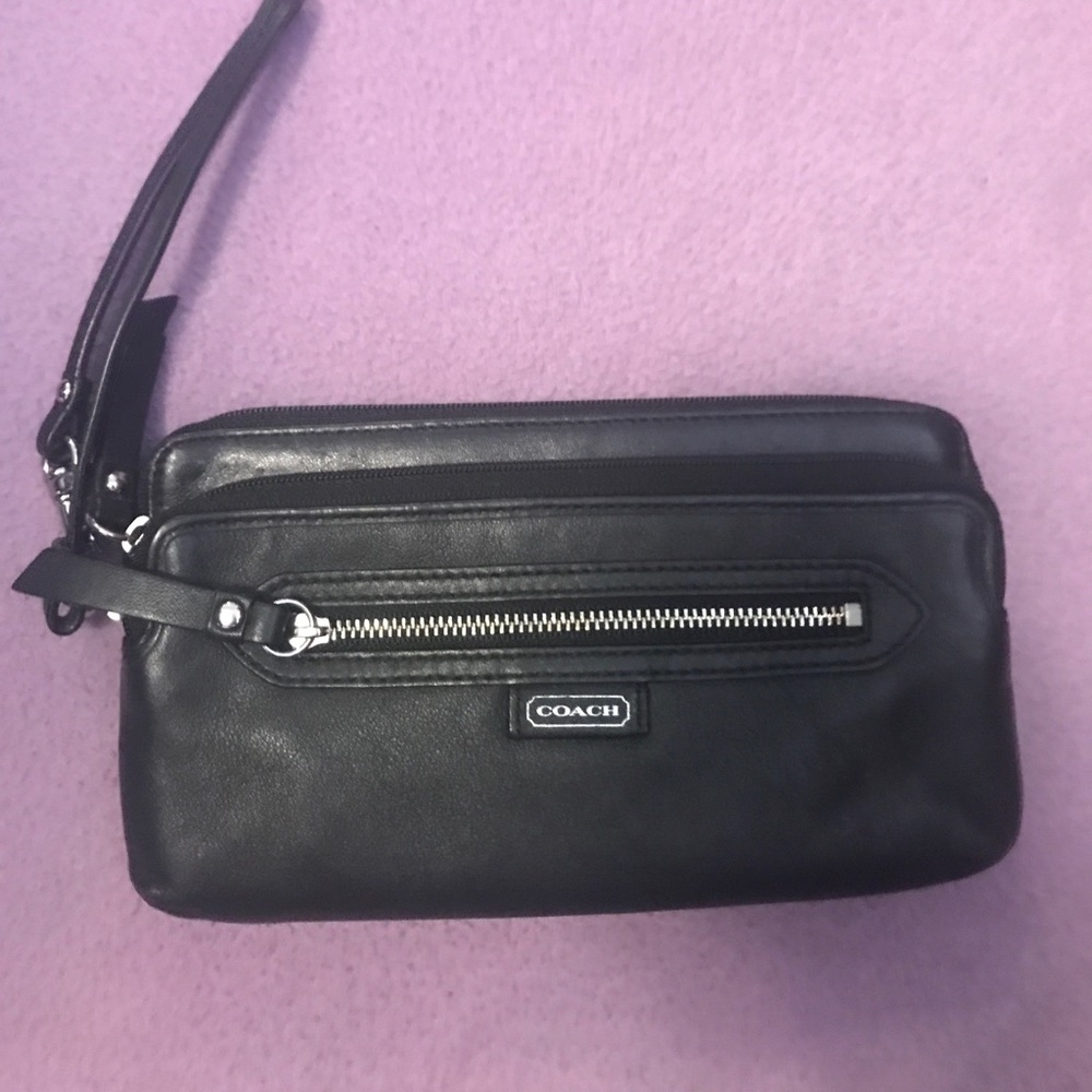 Black 3 pocket leather wristlet