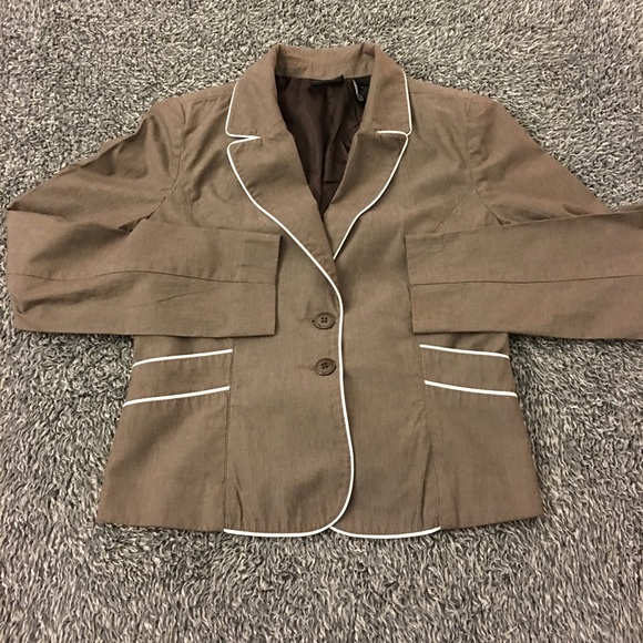 Brown blazer | with white trim! - Picture 2 of 8