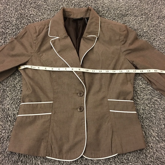 Brown blazer | with white trim! - Picture 6 of 8