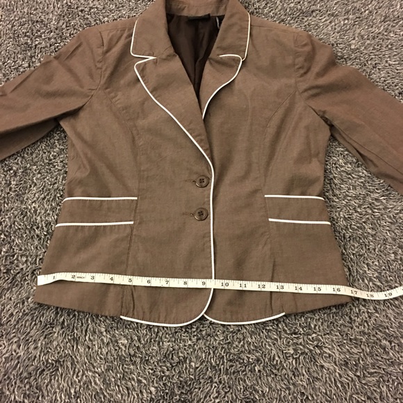 Brown blazer | with white trim! - Picture 7 of 8