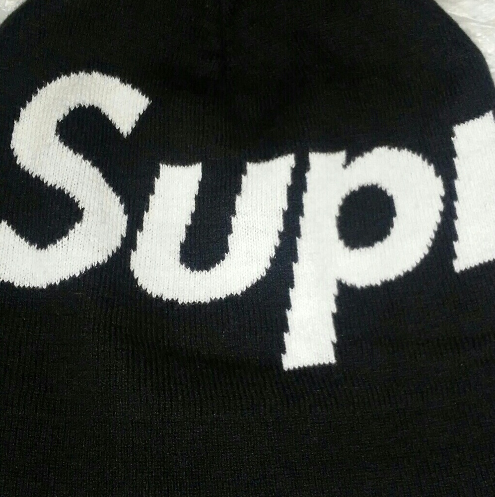 Supreme knit hat