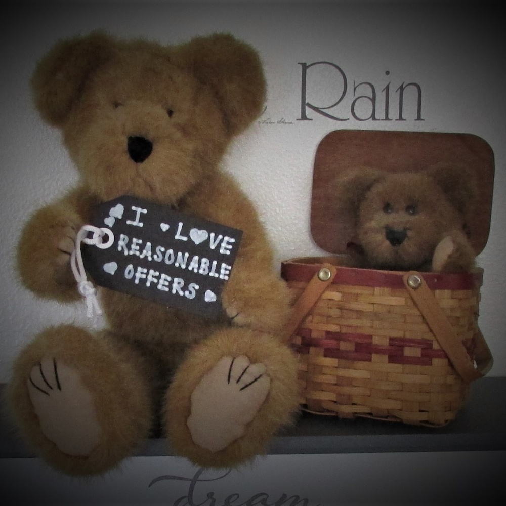 See chart prior to making offers. Happy Poshing