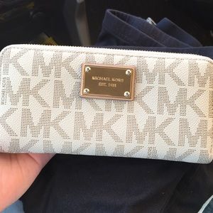 Michael Kors long wallet- BARLEY USED