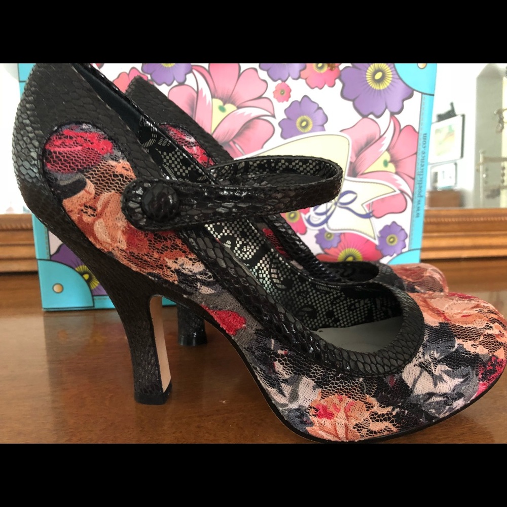 NIB Poetic Licence Black Floral Heel size 8.5