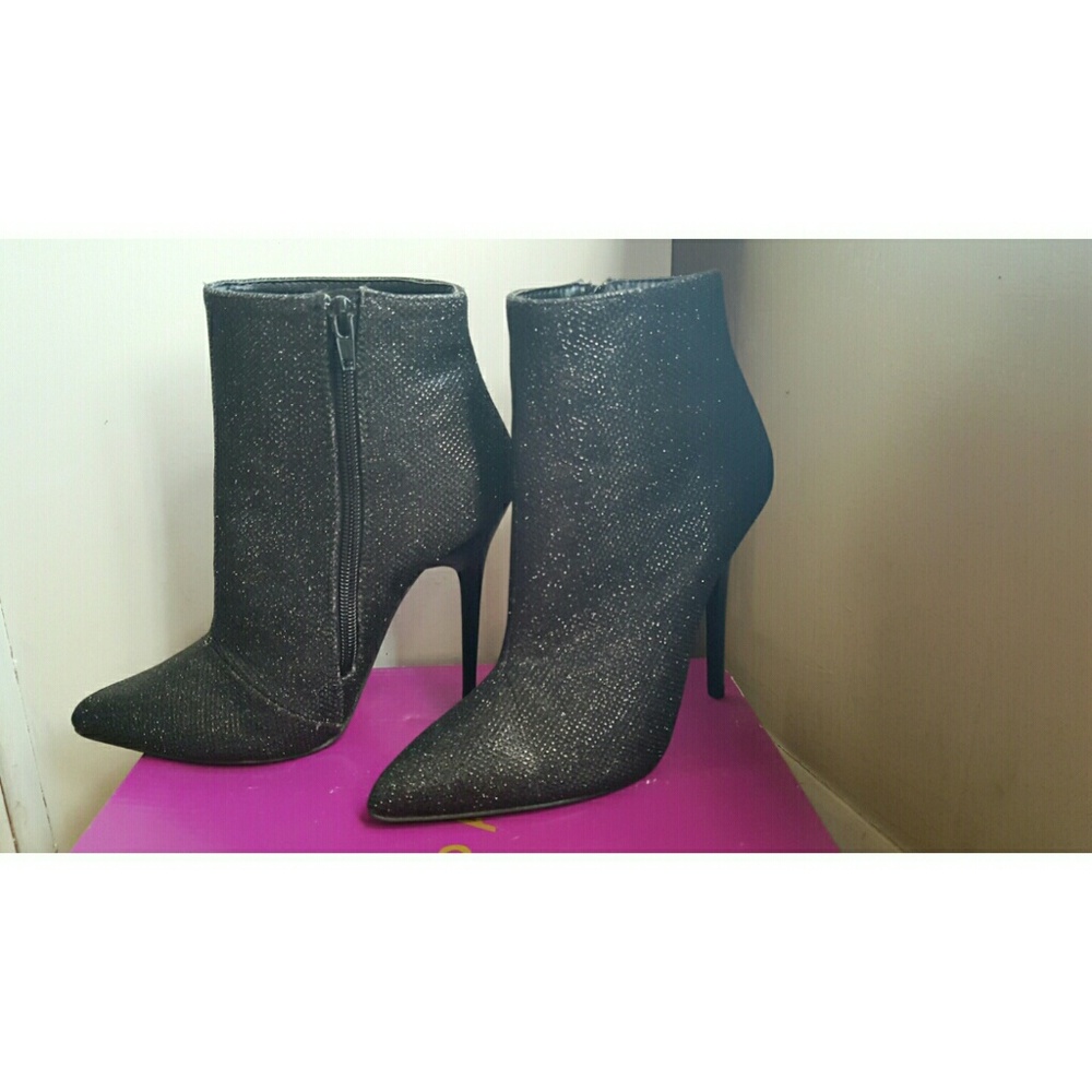 Black sparkly booties