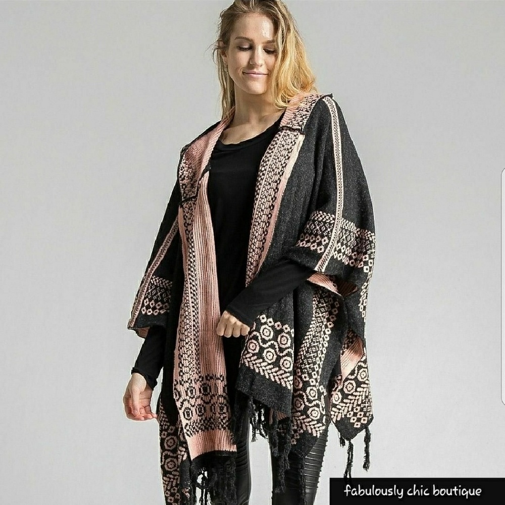 PRICE DROP❤Chic Grey and Pink sweater poncho!