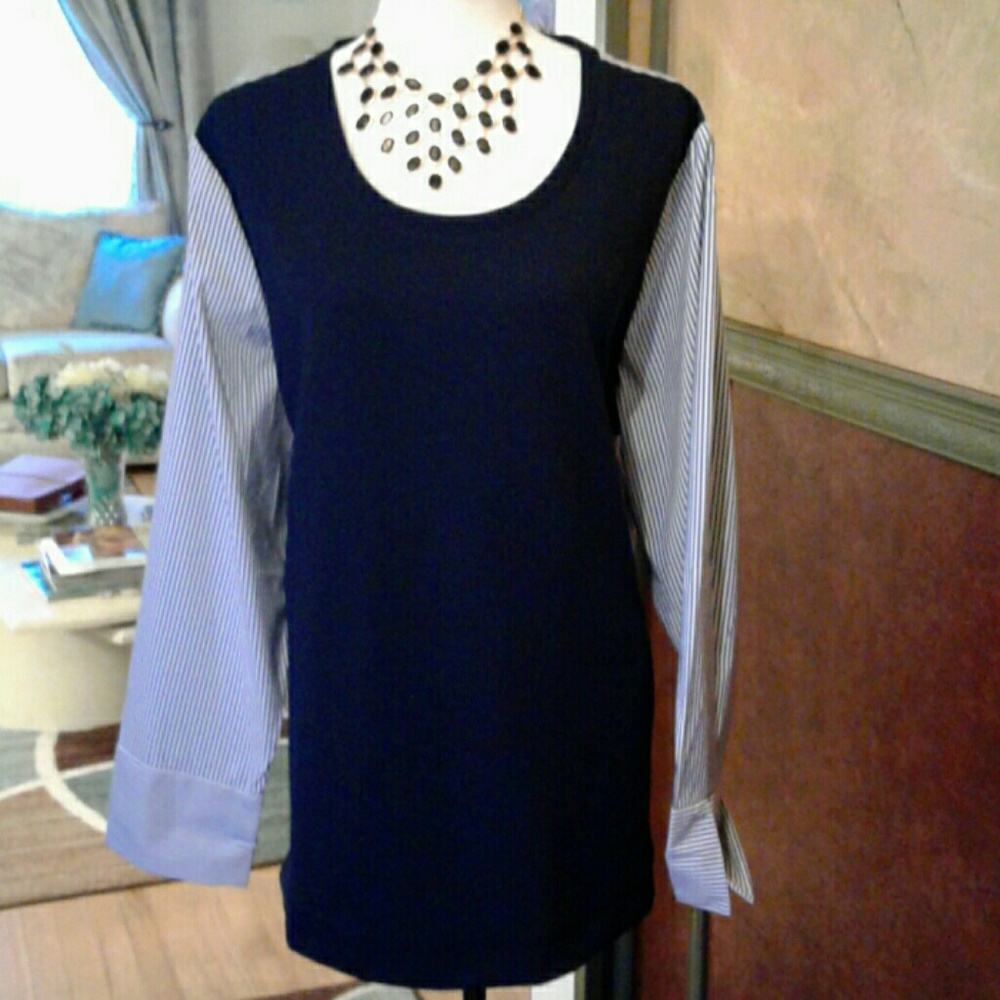 Casual navy blue top