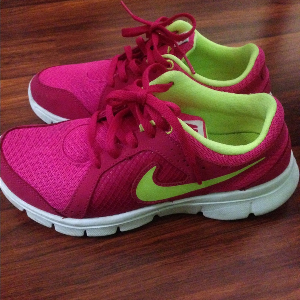 Running shoes NIKE