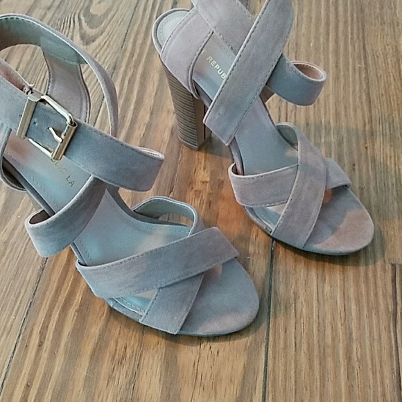 Tan heels - Picture 1 of 4