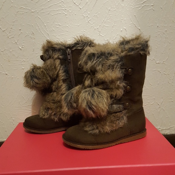 kids fuzzy boots