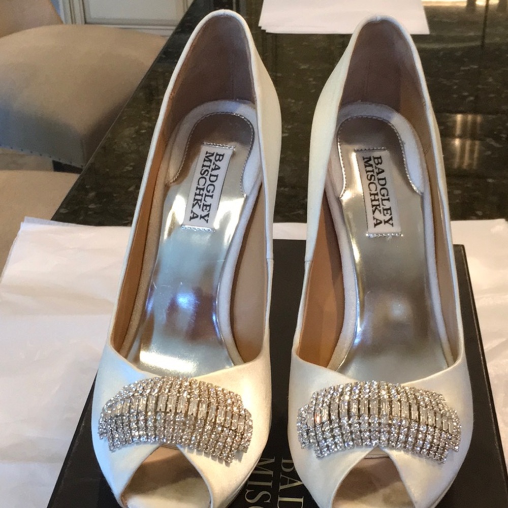 Badgley Mischka Julia White Shoes