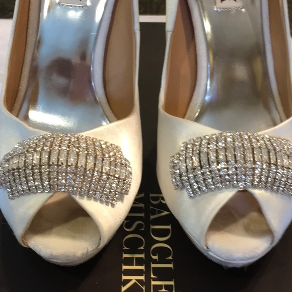 Badgley Mischka Julia White Shoes - Picture 2 of 8