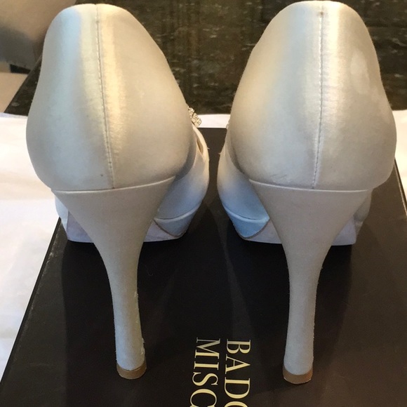 Badgley Mischka Julia White Shoes - Picture 4 of 8
