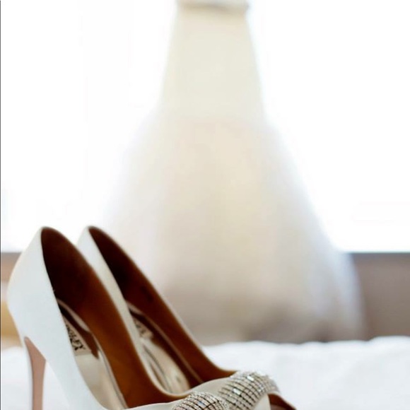 Badgley Mischka Julia White Shoes - Picture 6 of 8