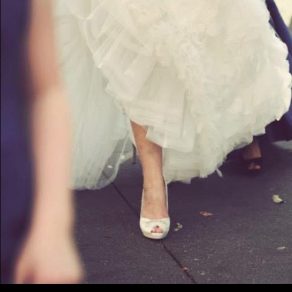 Badgley Mischka Julia White Shoes - Picture 7 of 8