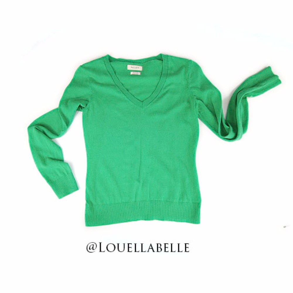 Van Heusen Kelly Green V Neck Sweater XS.