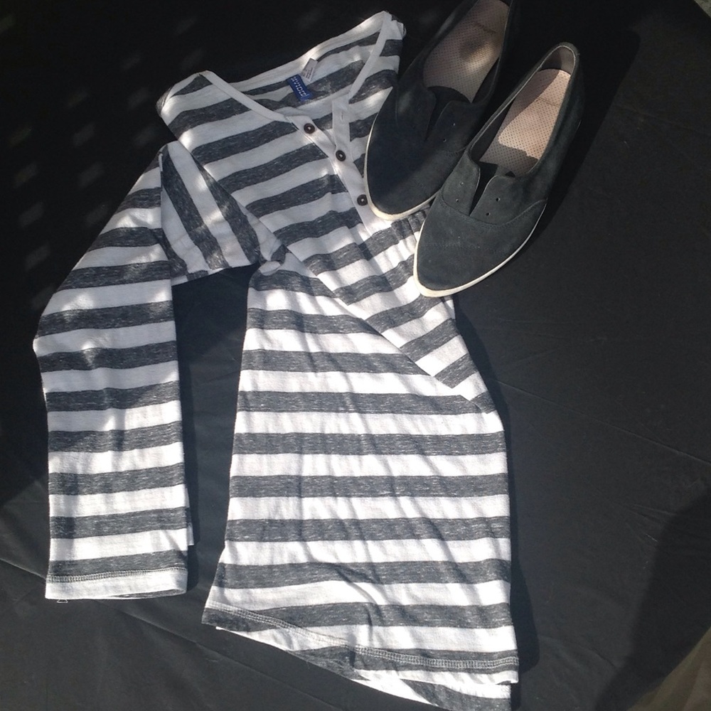 SOLD Lightweight 3 button striped Pullover