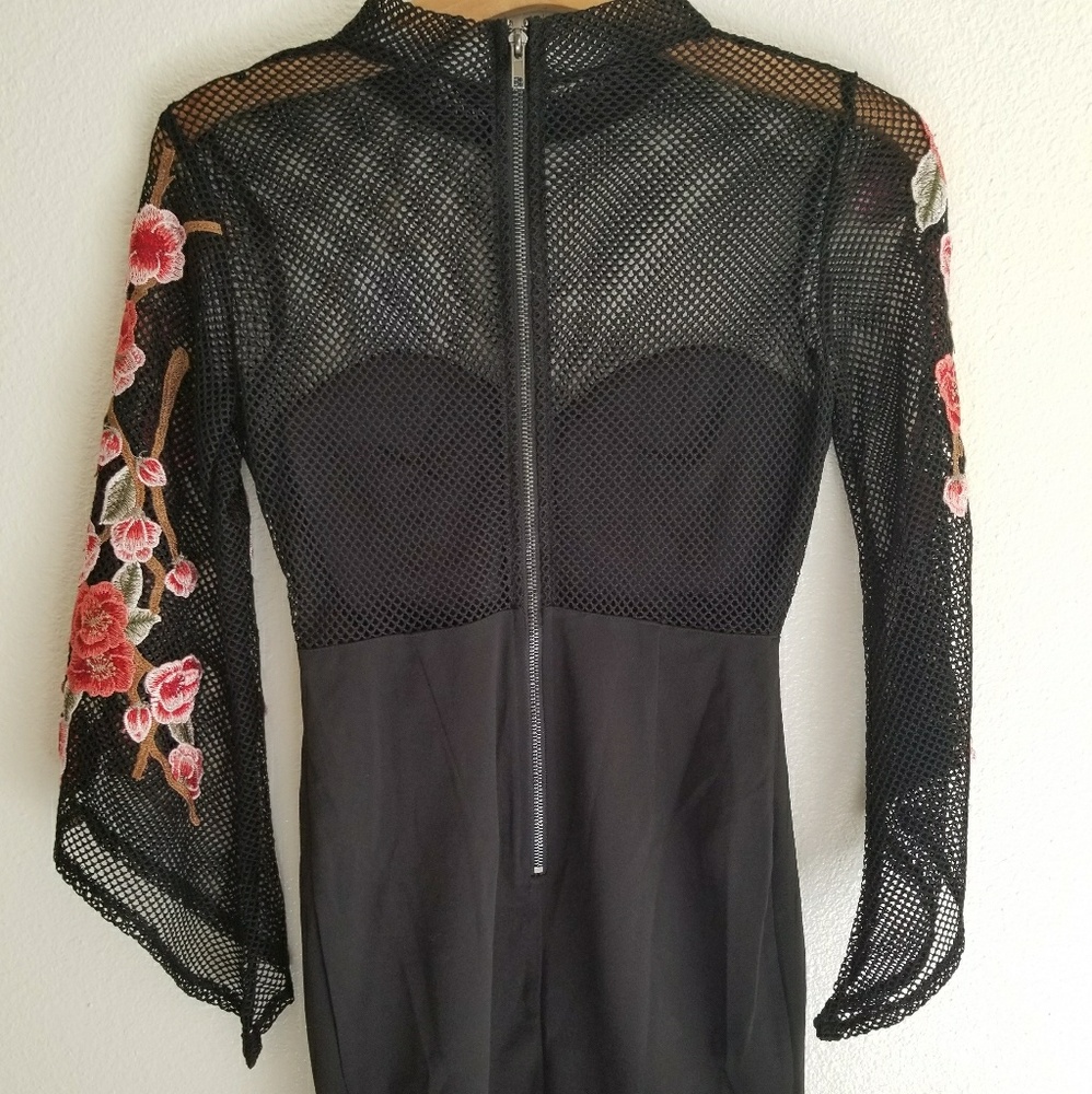 NWT* L'atiste Gorgeous Floral Embroidered Dress* - Picture 4 of 6