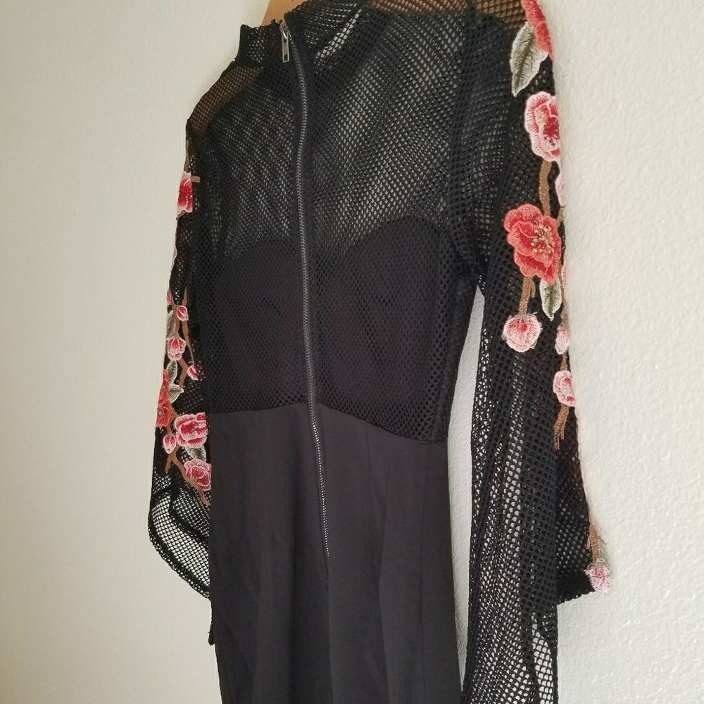 NWT* L'atiste Gorgeous Floral Embroidered Dress* - Picture 5 of 6