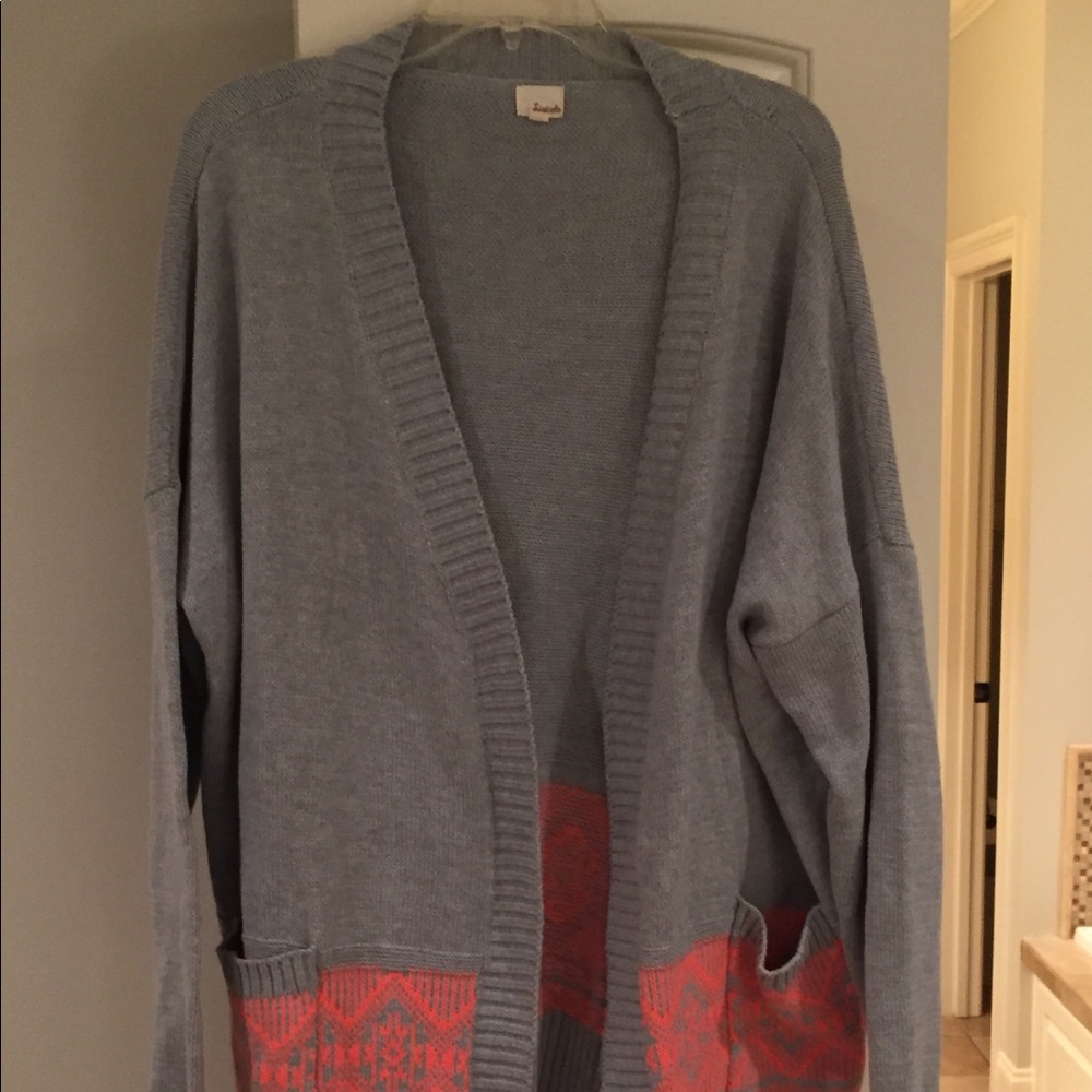 Gray cardigan w/tribal print