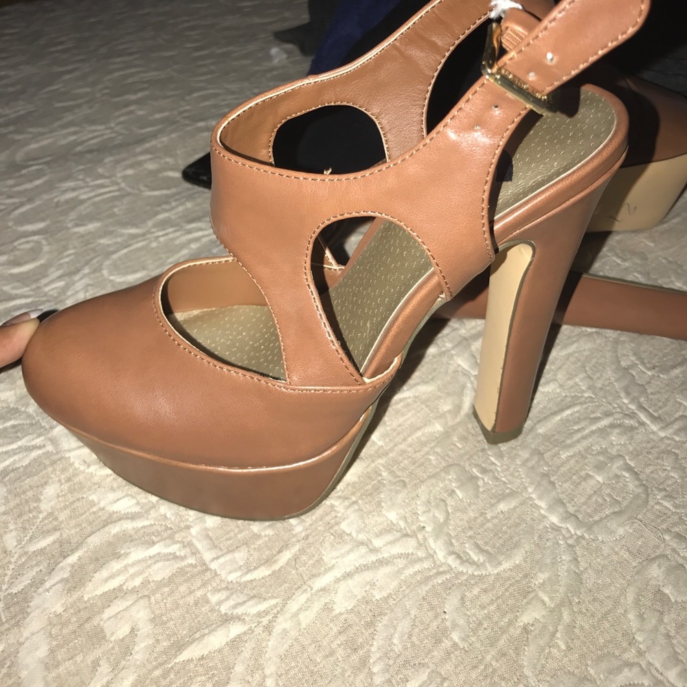 NEW G by guess heels