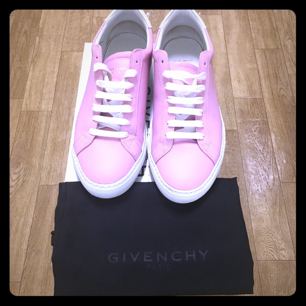 Women’s Givenchy low top urban sneaker