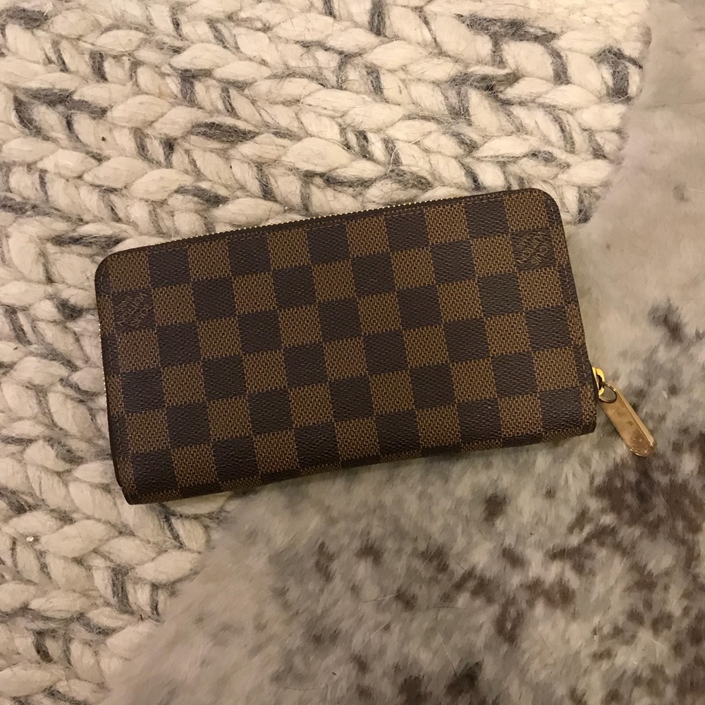 LOUIS VUITTON Damier Ebene Zippy Wallet
