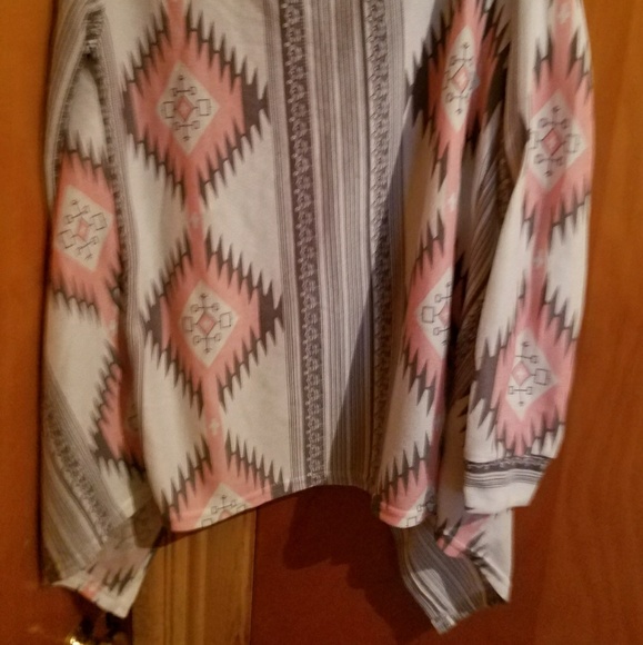 $⬇Pink grey and white cardigan - Picture 3 of 3